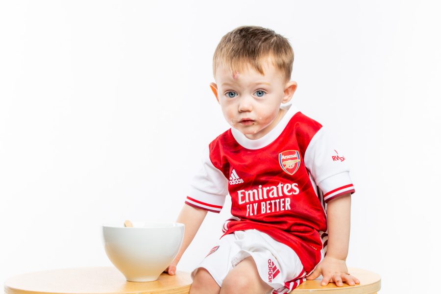 Young boy in Arsenal kit